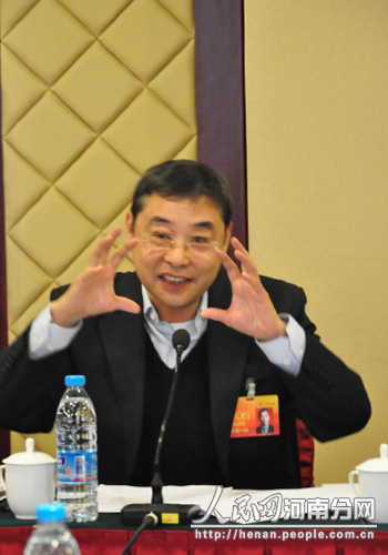 河南政协委员仇万强建议:引进金融人才落户航