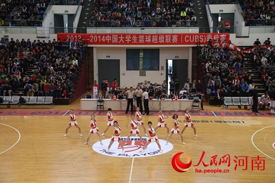 中国大学生篮球超级联赛季后赛在郑开赛