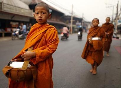 年幼的泰國僧人