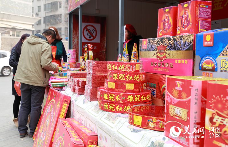 郑州烟花爆竹销售 遇冷 人们观念改变或成主因