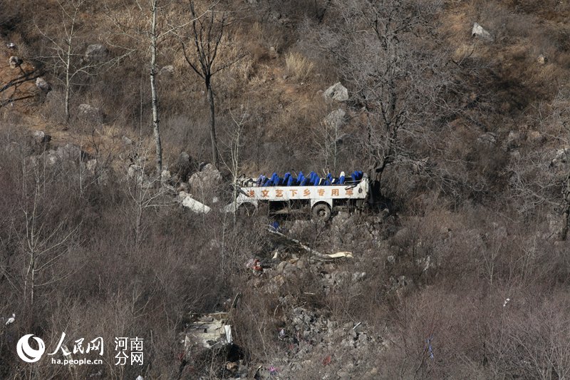 河南大巴坠崖图片
