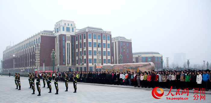 郑州工业应用技术学院举行学雷锋志愿活动特殊