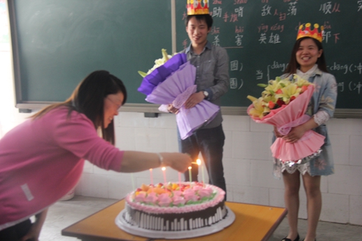 教师集体生日会 浓浓深情暖人心