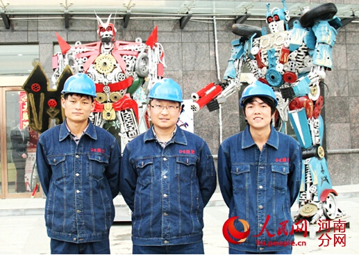 80后农村穷小伙谈创业 从穷光蛋到年薪百万的创业路

实现创业梦想，光想是不行的，身边很多人有非常好的想法和思路，但仅仅是停留在思想的层面上，不敢去走出第一步。作为年轻人，要想做一番事业，一定要敢想敢干，做很重要，你不做，就不知道有多少困难，有多少优势，有多大的空间。”“做”了之后就是“坚持”，因为没有经验，创业一定会遇到很多困难，要习惯去面对困难