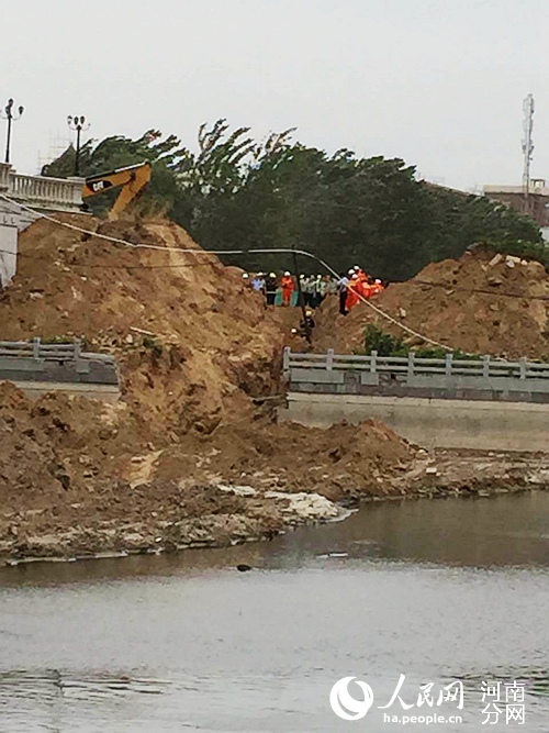 快讯:郑州一管道施工工地发生坍塌 3-4名电焊工
