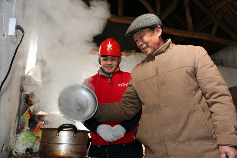 电力小红帽情牵留守儿童--河南分网--人民网