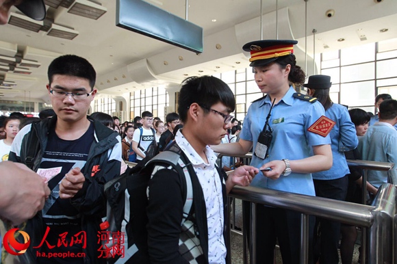 五一假期郑州火车站累计发客67.2万 单日创历
