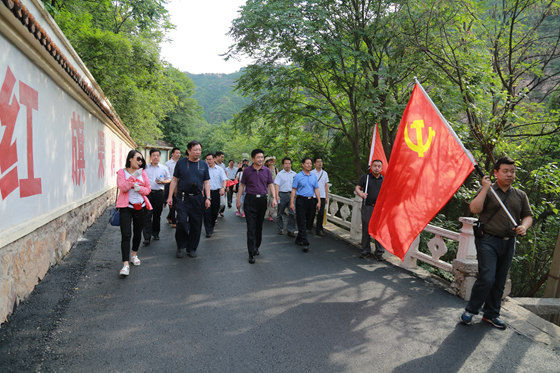 河南省工商局组织党员干部赴林州红旗渠开展党