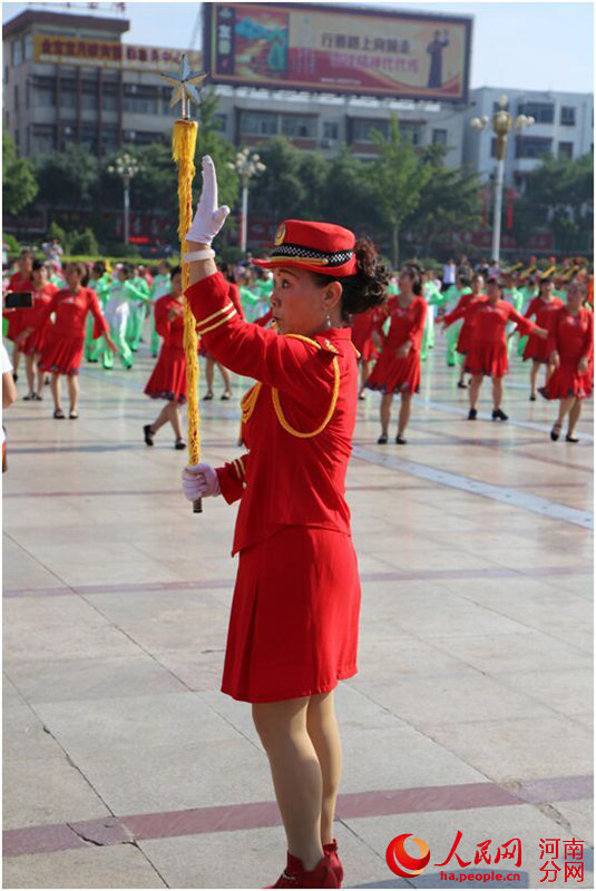 政府搭台百姓跳舞 郑州市第三届群众文化艺术