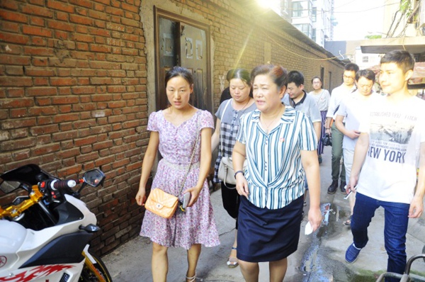 郑州大学附属郑州中心医院党员志愿者走进国棉