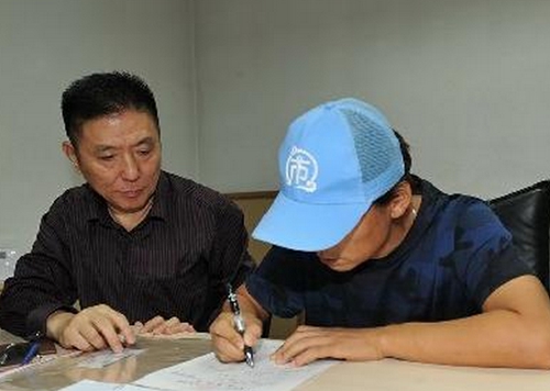 王宝强上午到朝阳法院起诉离婚 法院已立案