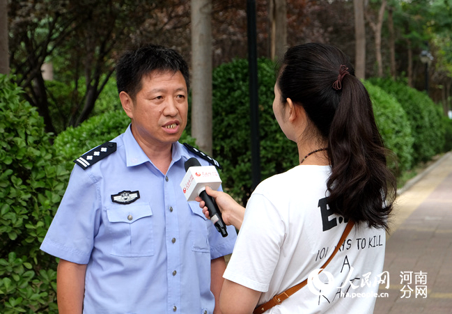 采访开封市交警支队副支队长马永兴