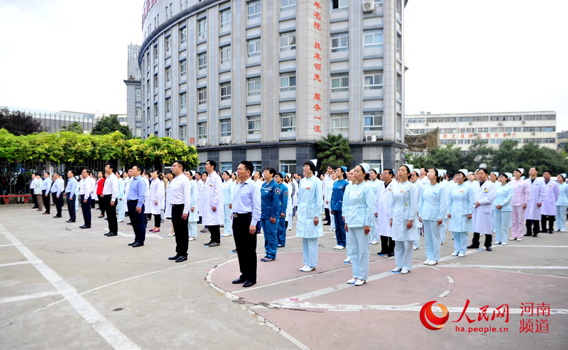 升国旗 奏国歌 入党宣誓--同祝祖国67周年华诞