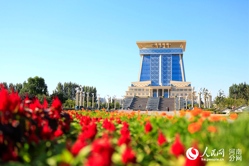 玻璃路、大滑梯 郑州高校现酷炫图书馆--河南