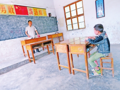 鹤壁淇县有个 巴掌小学 :一个老师、一个娃