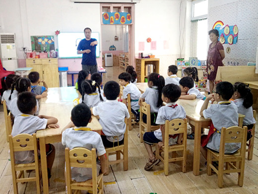 郑州二七建新街幼儿园和家长一起点亮多彩童年