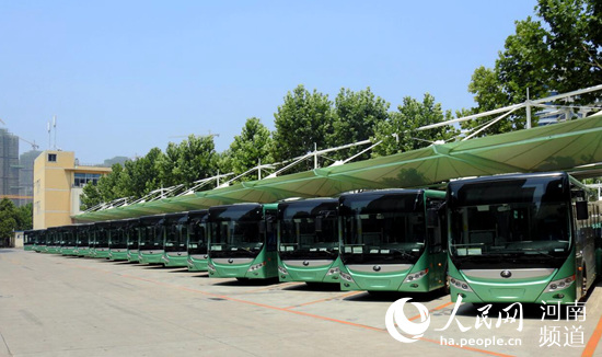 郑州首批纯电动公交车将上线 车上可给手机充