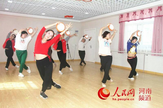 郑州市二七区建新街幼儿园举行舞蹈培训 提升