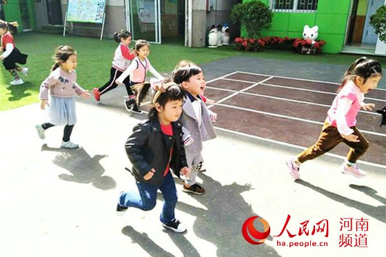 郑州二七建新街幼儿园:影子游戏提高幼儿观察