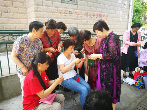 郑州:高温天气下的手工课堂