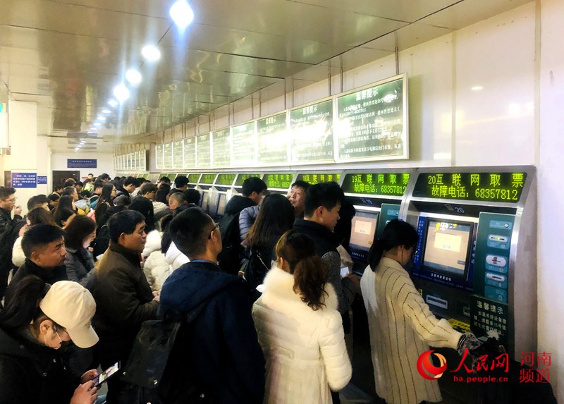 郑州铁路局迎来春运高峰 24日预计发送旅客61万人
