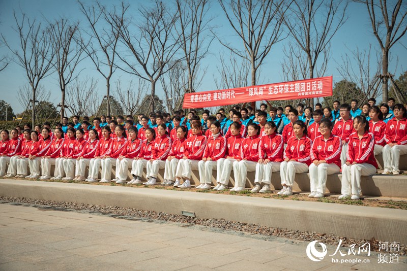 河南举行绿风尚主题团日活动 植树2000余株