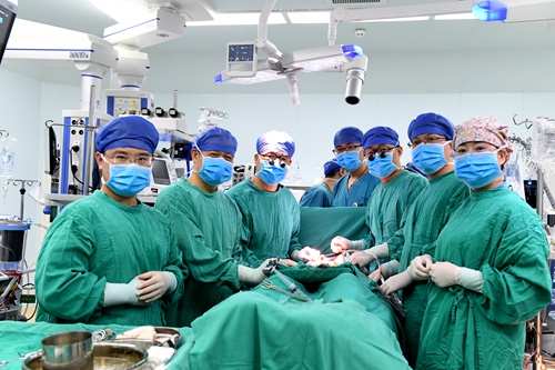 “第三代全磁悬浮人工心脏”植入术在华中阜外医院成功实施