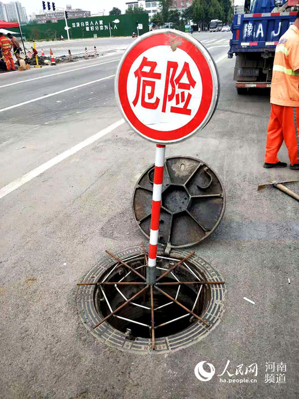 点赞！郑州城管新发明：“暴雨顶不飞、冲不跑”的窨井盖