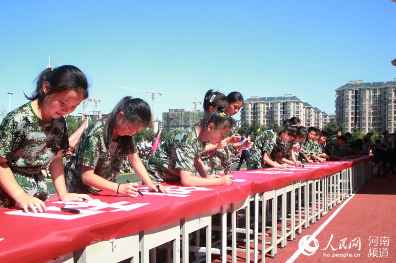 河南昨日举办“开学第一课消防进课堂”主题宣传活动