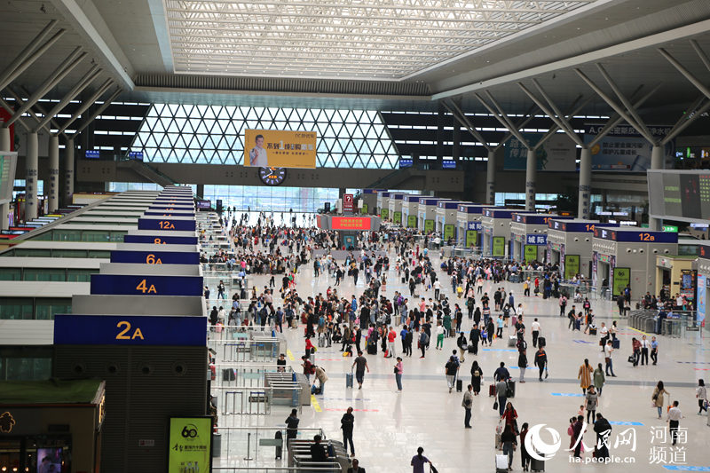 满足旅客国庆出行需求 郑州东站加开94列临客