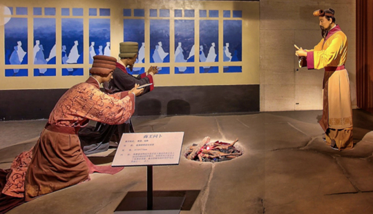中國文字博物館展廳的“商王問卜”場景