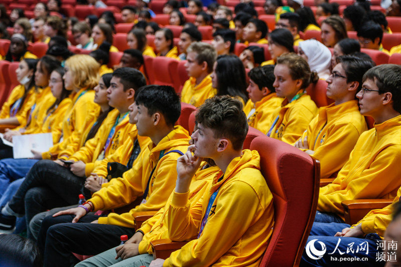 第十二届“汉语桥”世界中学生中文比赛在郑正式启动