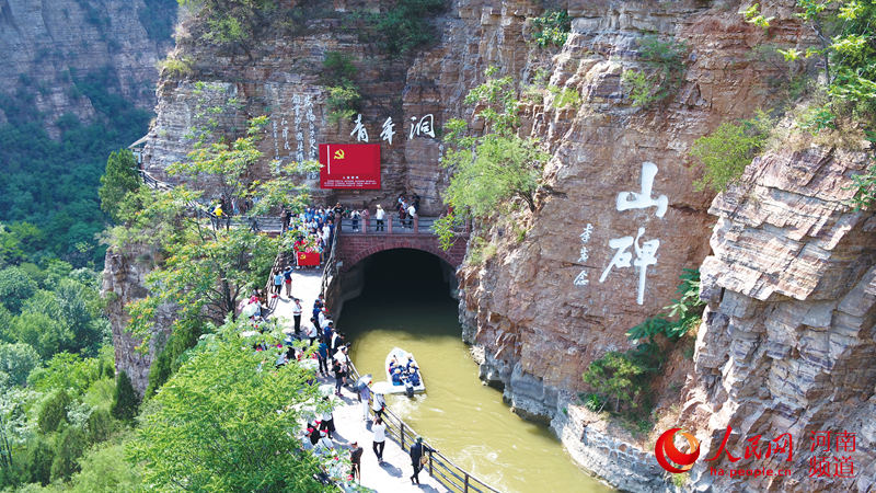 “人工天河”红旗渠：蜿蜒绝壁 誓把河山重安排