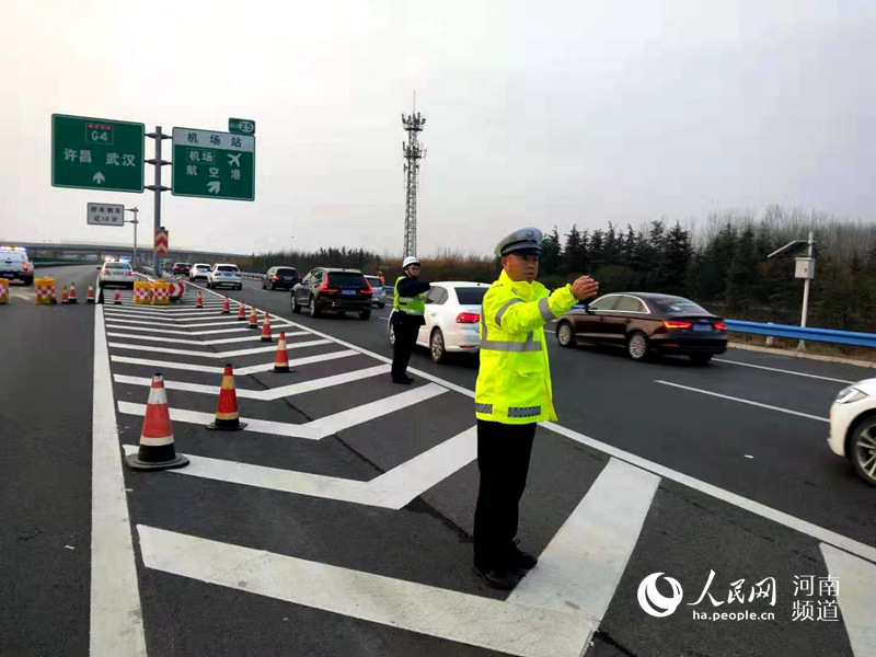郑州机场高速公路遇冰雪天气将不封路 安全咋保障？