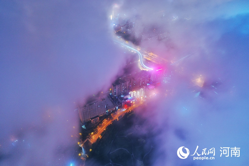 郑州：魔幻光影下的夜景