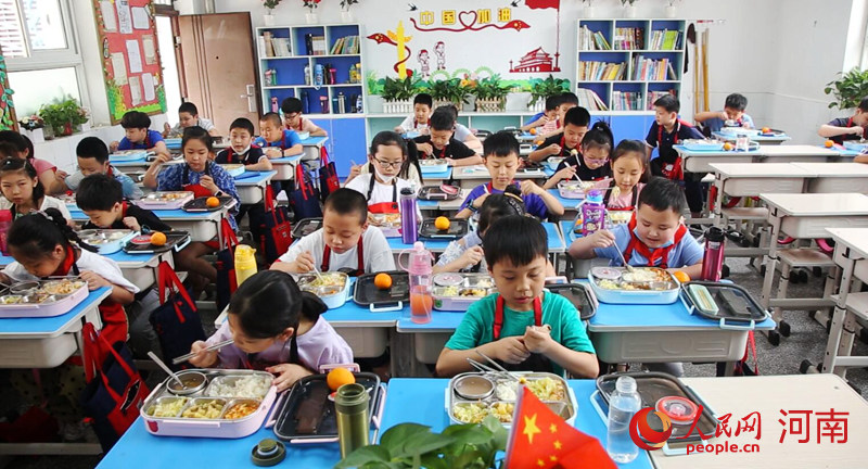 河南郑州：让孩子们吃上放心午餐