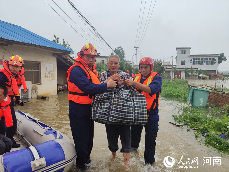 信阳多地城乡内涝 河南消防营救疏散被困人员675人