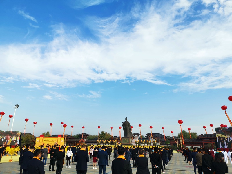 华商同心天下一家 第八届中国商丘国际华商节昨日开幕