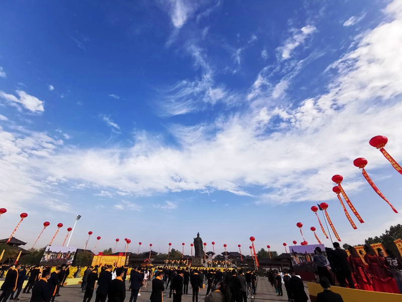 华商同心天下一家 第八届中国商丘国际华商节昨日开幕
