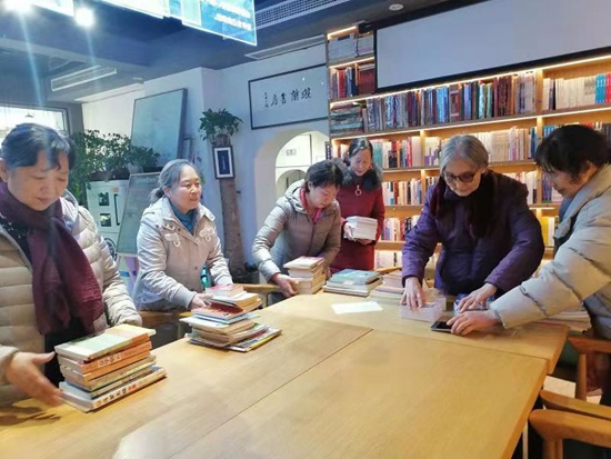 郑州市经八路街道开展“同献爱心、共享阅读”捐书活动