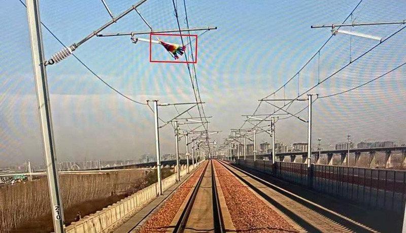 一只风筝“拦停”6列高铁 莫在铁路沿线“放飞自我”