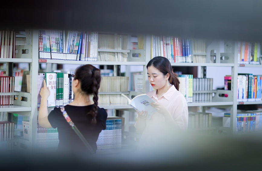 郟縣圖書館暑期全程開放。楊高奇攝