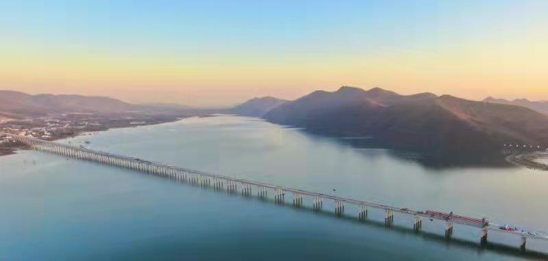 好消息！河南西淅高速段张湾特大桥单幅贯通 全长2920米