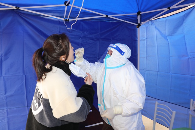 鹤壁市山城区启动全员免费核酸检测工作，保障群众生命安全