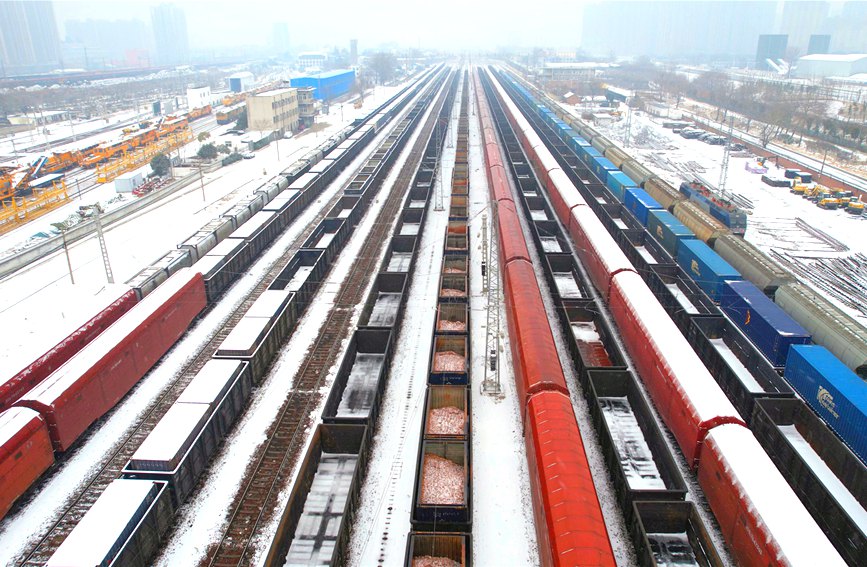降雪致部分列車晚點，鄭州鐵路全力確保運輸暢通。 韓磊攝