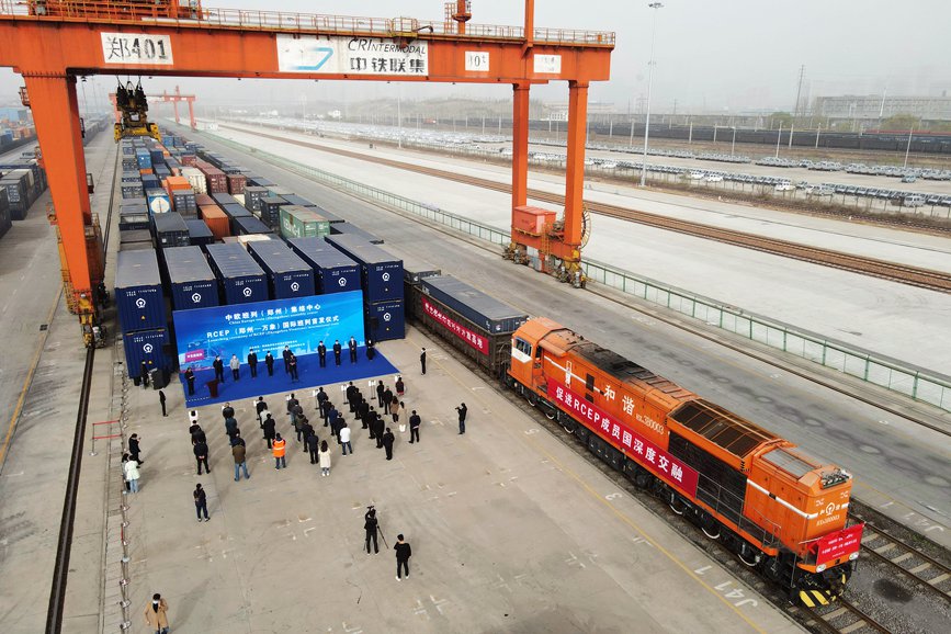 中老铁路（郑州至万象）国际货运列车首发 预计6天后抵达老挝首都万象