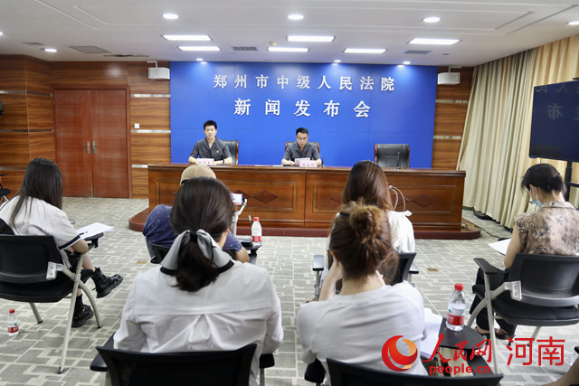 2021年郑州两级法院共审理一审涉少刑事案件408件，帮扶救助未成年人538名