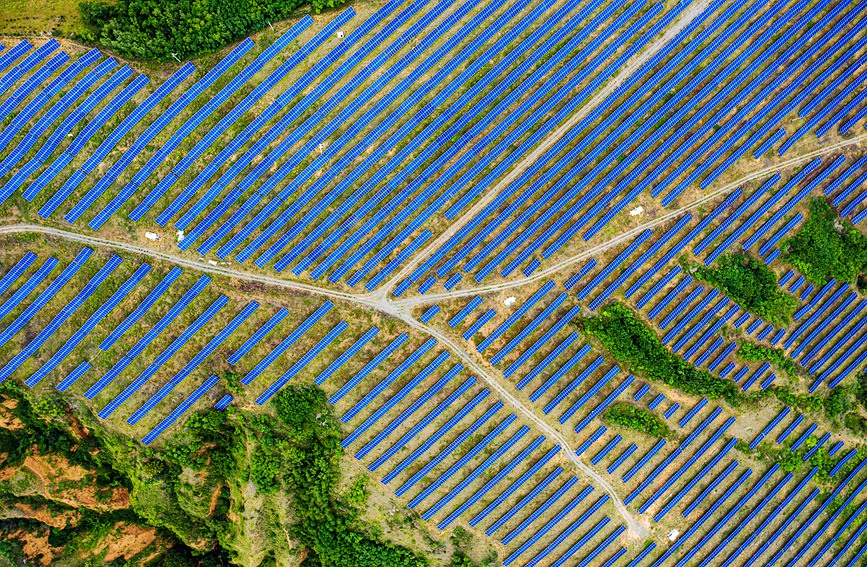 光伏发电助力乡村振兴。聂金锋摄