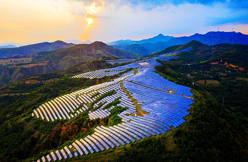 光伏发电助力乡村振兴。聂金锋摄