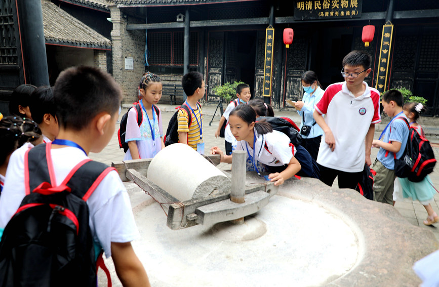 内乡县衙防疫研学两不误。李磊摄